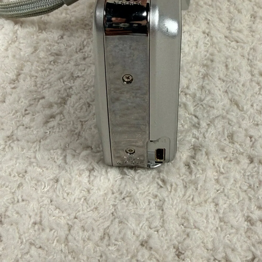 Nikon Coolpix L3 Silver 5.1MP 3x Optical Zoom Vintage Digital Camera Y2K READ